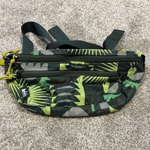 REÍ Green Tropical Print Waist Pack